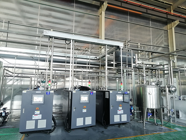 新材料生產(chǎn)真空干燥機(jī)模溫機(jī)