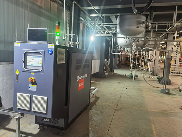 化工原料不銹鋼反應(yīng)釜控溫模溫機(jī)