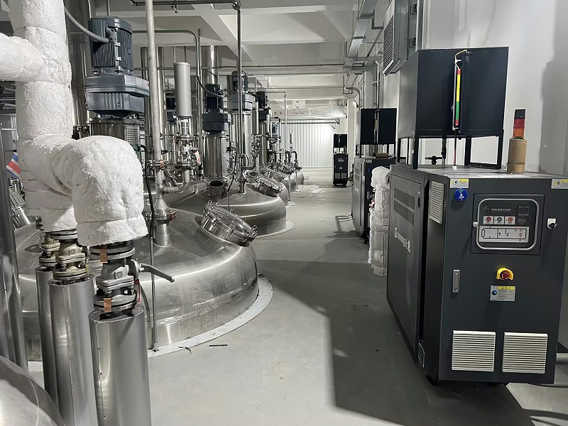 反應(yīng)釜控溫，150KW有機(jī)熱載體爐和高溫油溫機(jī)， (1)