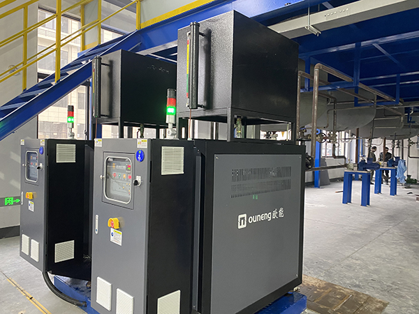 橡膠防護蠟生產(chǎn)反應釜控溫油溫機